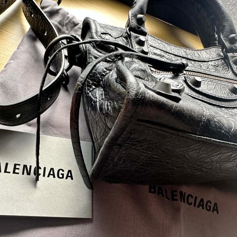 BALENCIAGA WOMEN'S LE CITY BAG MINI IN BLACK超過20年熱度不減持續翻紅🖤-12