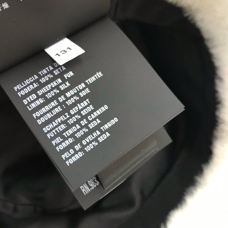 PRADA ~米白色😍 原價💰10600 L码-4