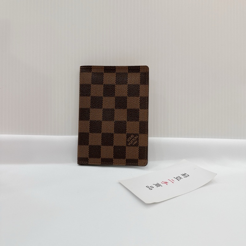 莉亞精品♡LV 棋盤格護照套 二手-1