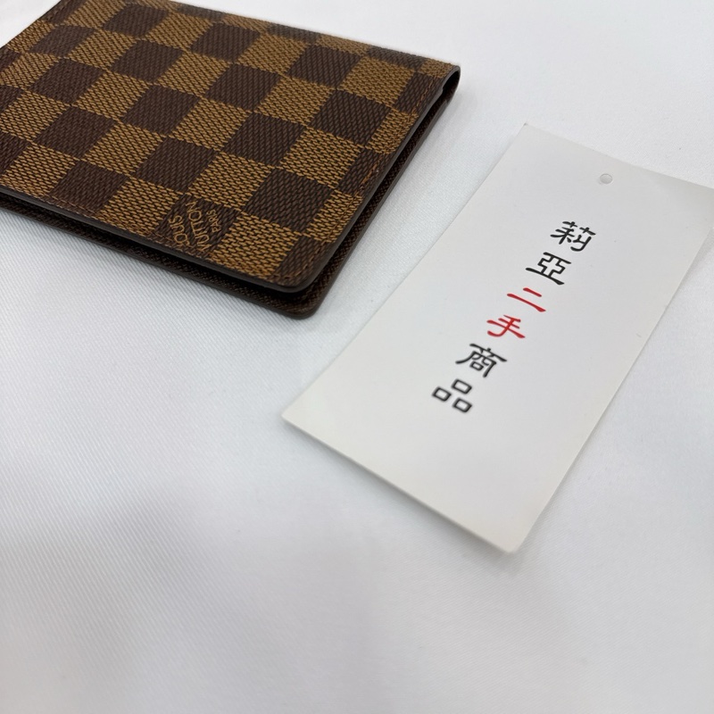 莉亞精品♡LV 棋盤格護照套 二手-8