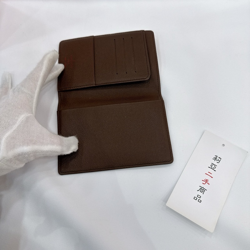 莉亞精品♡LV 棋盤格護照套 二手-11