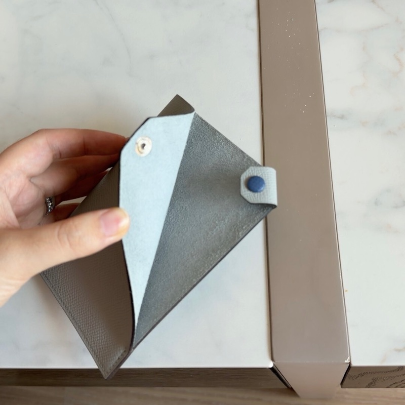 好價 全新 Hermès 愛馬仕 Epsom 釦式護照夾／旅行票夾 冰川藍配色-2