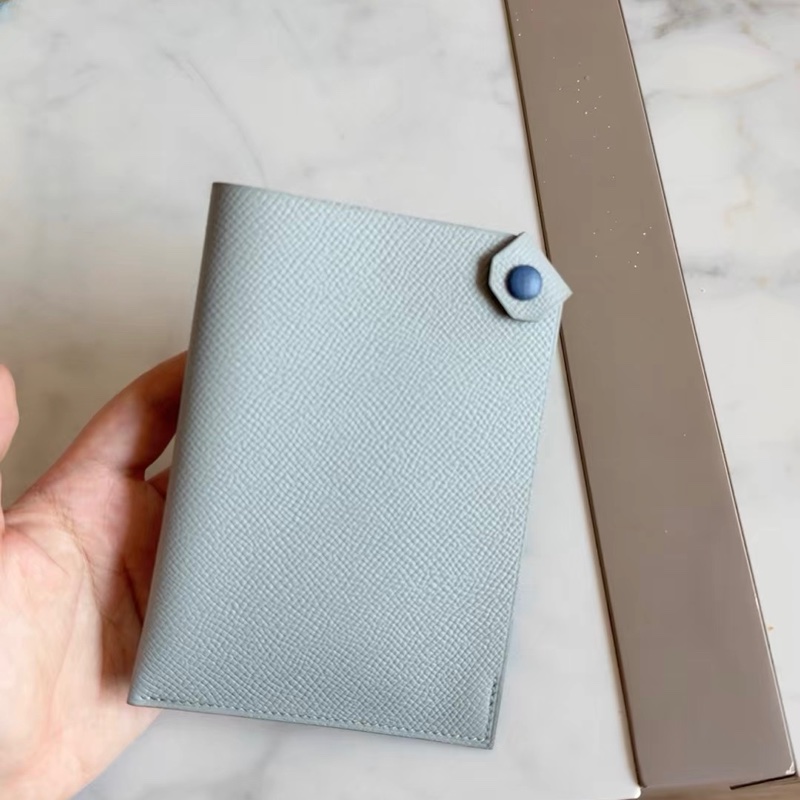 好價 全新 Hermès 愛馬仕 Epsom 釦式護照夾／旅行票夾 冰川藍配色-4