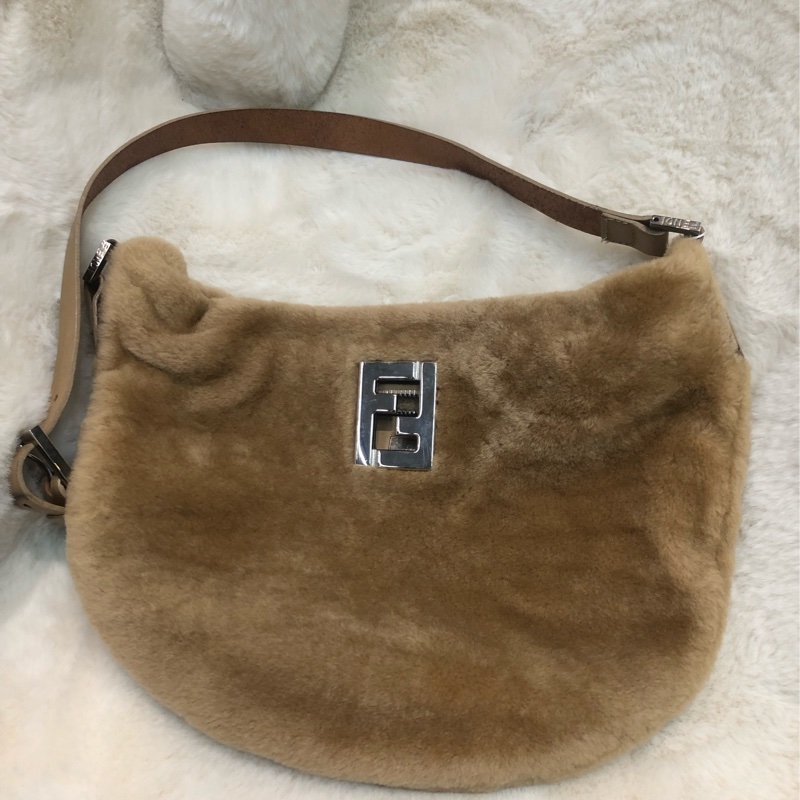 FENDI 卡其色毛毛袋 XC191-0