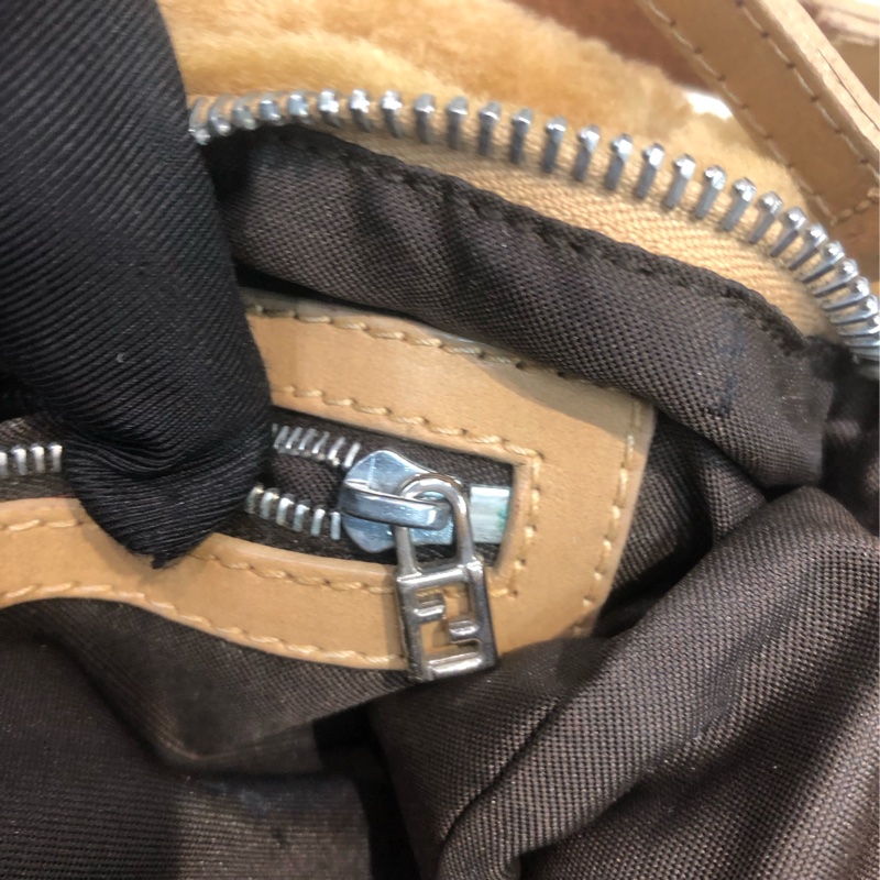 FENDI 卡其色毛毛袋 XC191-14