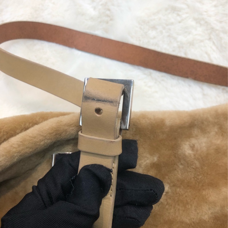 FENDI 卡其色毛毛袋 XC191-18