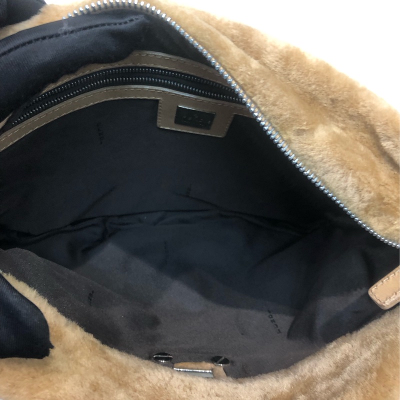 FENDI 卡其色毛毛袋 XC191-21