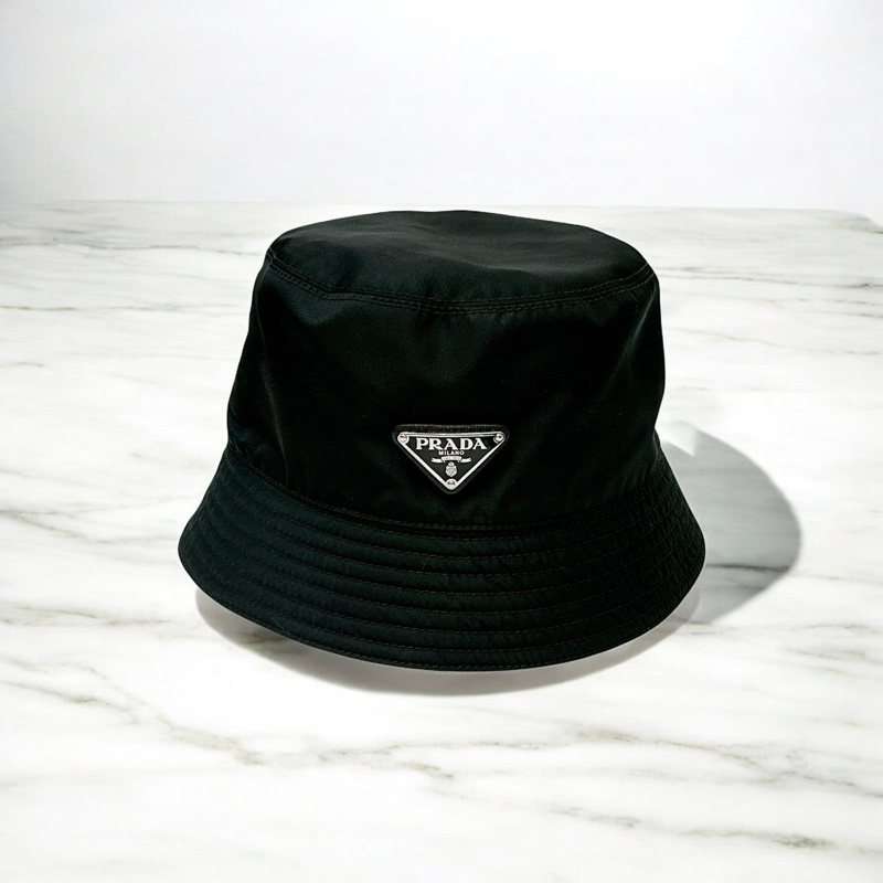 莉亞精品♡ Prada L號 三角鐵牌漁夫帽 二手-0