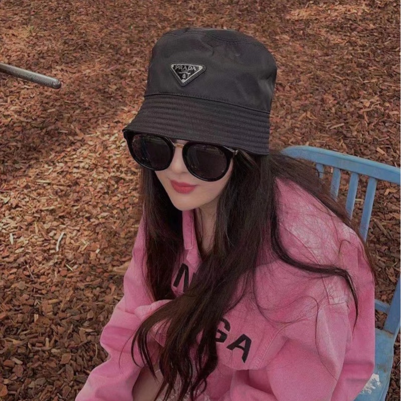 莉亞精品♡ Prada L號 三角鐵牌漁夫帽 二手-1