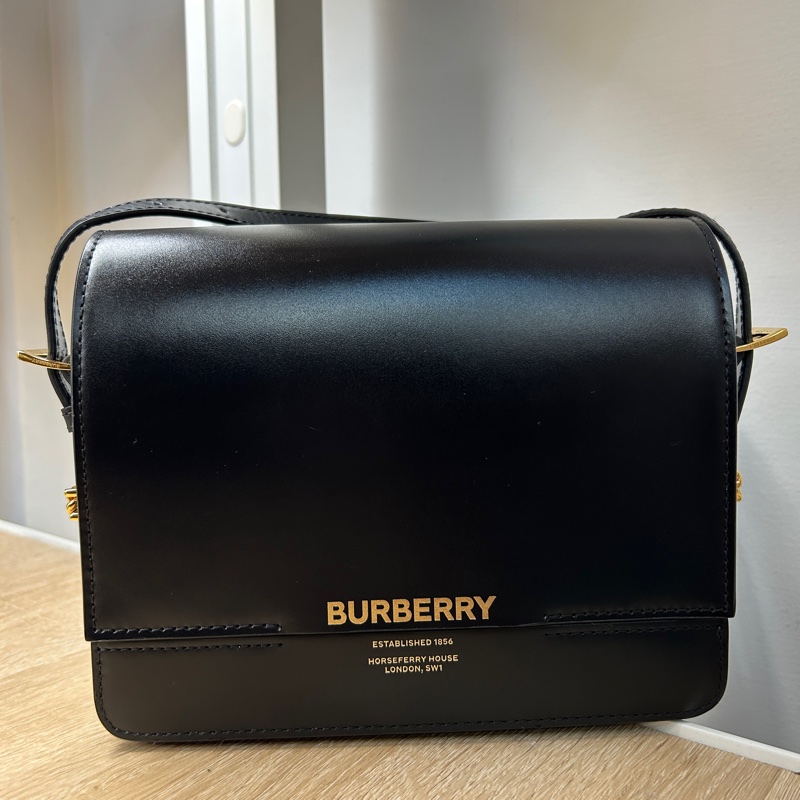 Burberry 黑牛皮下蓋肩斜背包-0