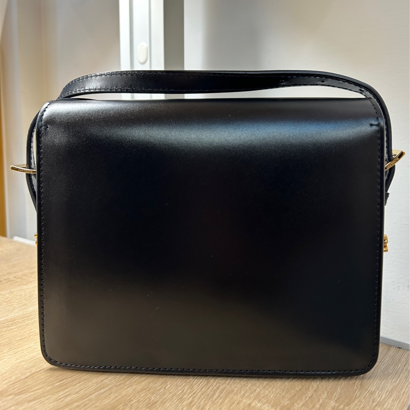 Burberry 黑牛皮下蓋肩斜背包-3