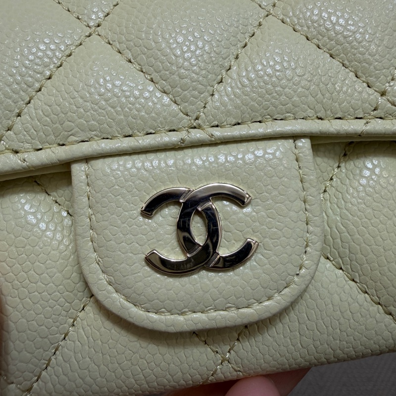 Chanel 鵝黃荔枝牛皮銀釦下蓋卡包AP0214-1