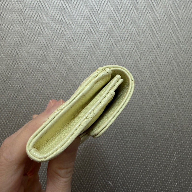 Chanel 鵝黃荔枝牛皮銀釦下蓋卡包AP0214-3