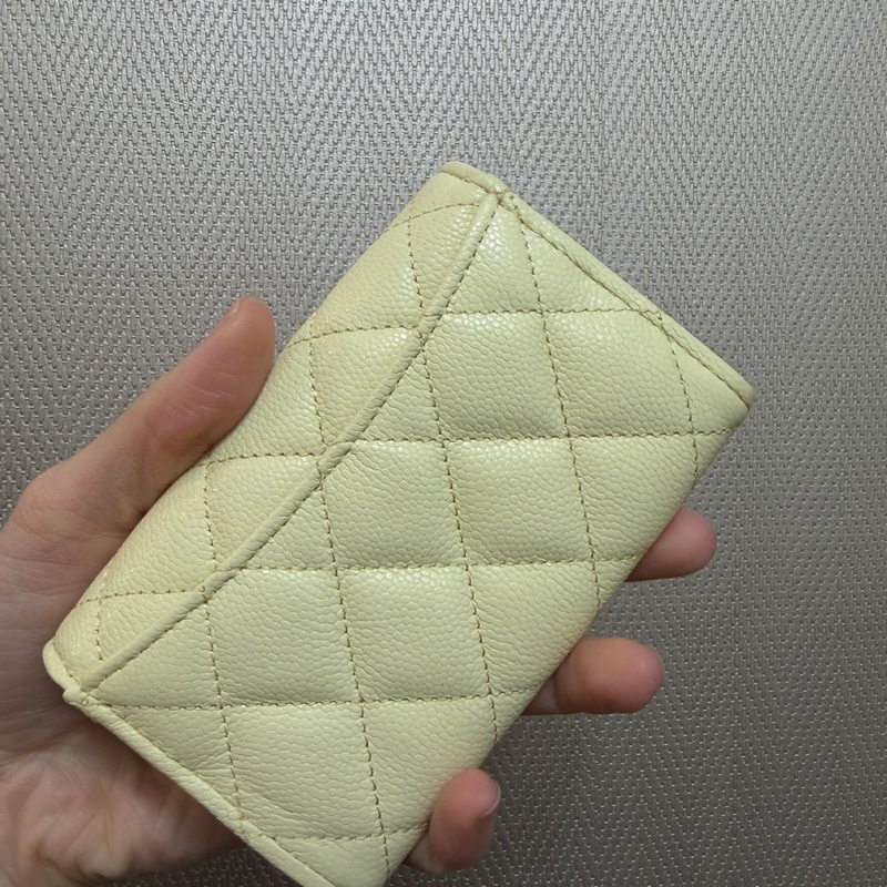 Chanel 鵝黃荔枝牛皮銀釦下蓋卡包AP0214-5