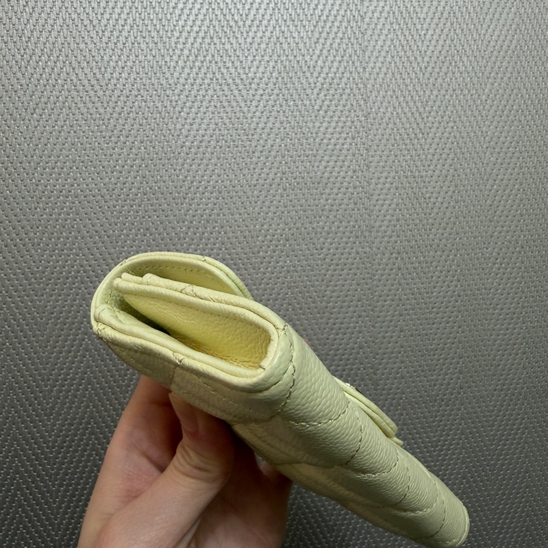 Chanel 鵝黃荔枝牛皮銀釦下蓋卡包AP0214-7