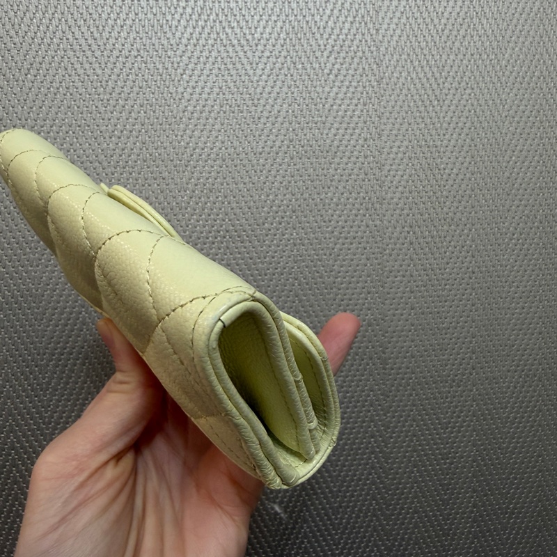 Chanel 鵝黃荔枝牛皮銀釦下蓋卡包AP0214-8