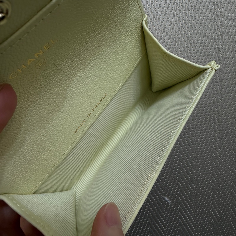 Chanel 鵝黃荔枝牛皮銀釦下蓋卡包AP0214-10