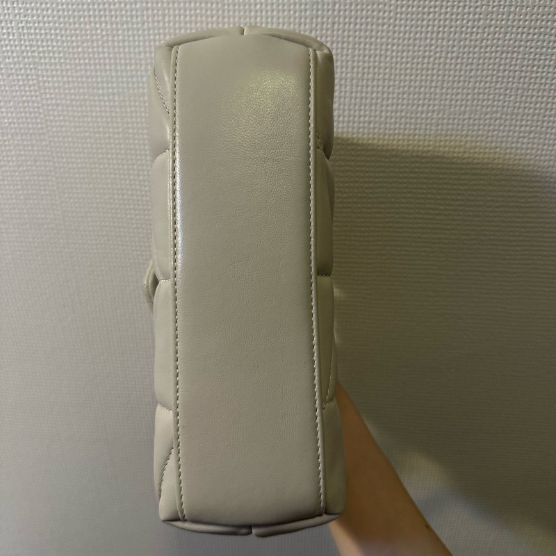 YSL PUFFER TOY羊皮革手袋-5