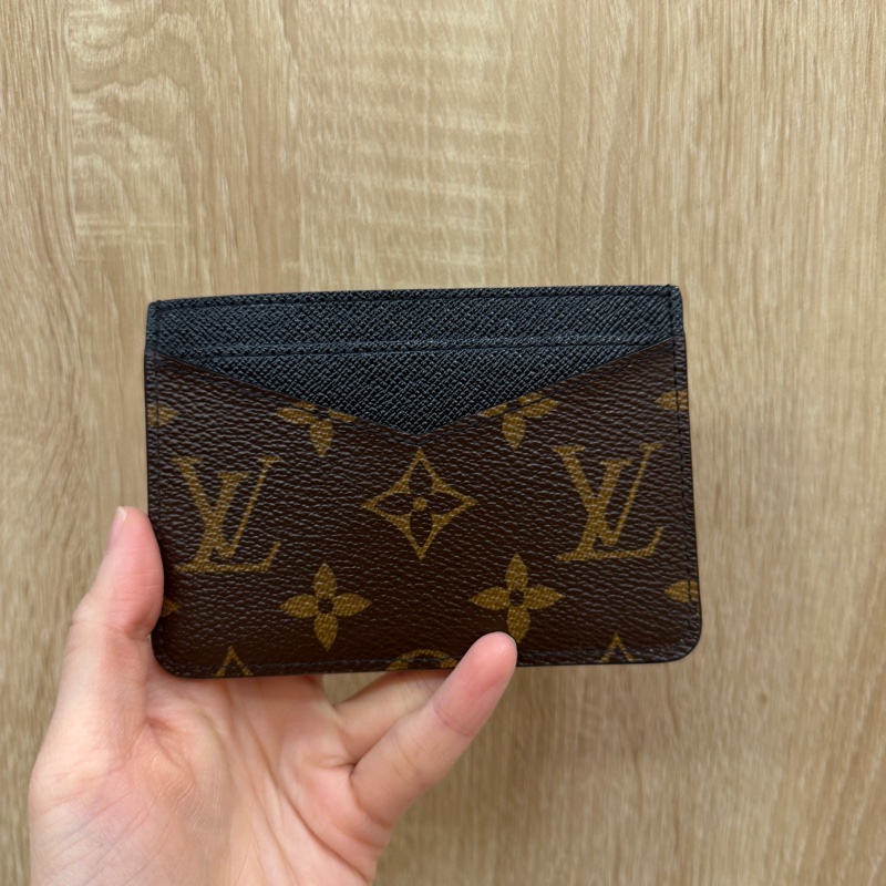 LV 原花拼黑牛皮Neo卡夾M60166-0
