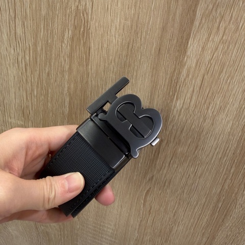 Burberry 炭灰石墨色PVC黑牛皮TB釦雙面用皮帶