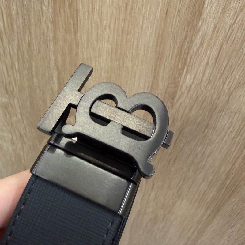 Burberry 炭灰石墨色PVC黑牛皮TB釦雙面用皮帶-1