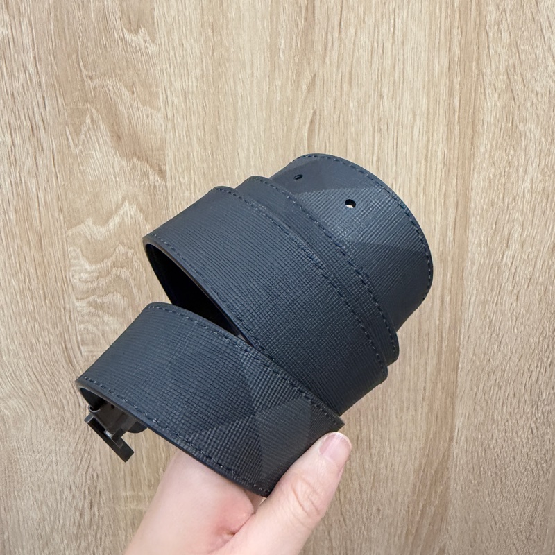 Burberry 炭灰石墨色PVC黑牛皮TB釦雙面用皮帶-2