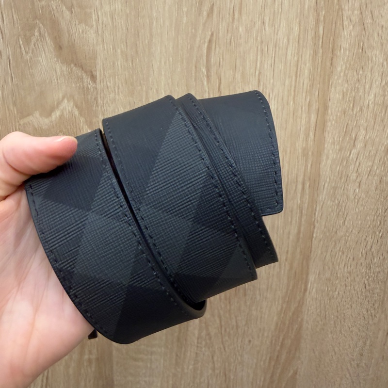 Burberry 炭灰石墨色PVC黑牛皮TB釦雙面用皮帶-3