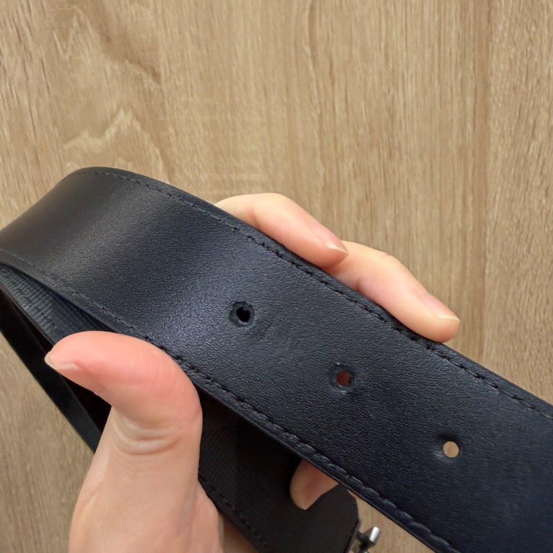 Burberry 炭灰石墨色PVC黑牛皮TB釦雙面用皮帶-8