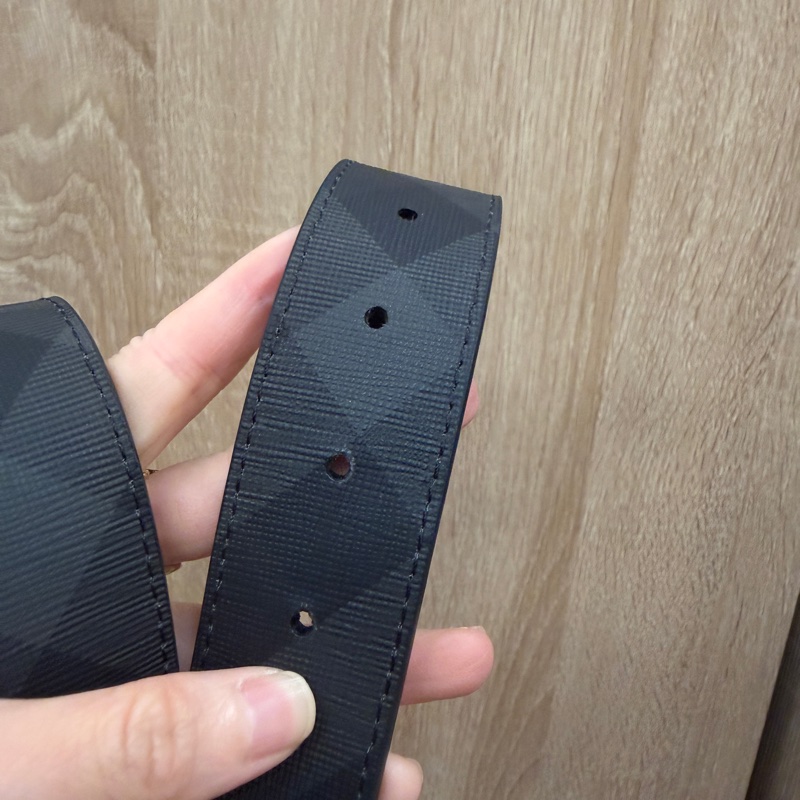Burberry 炭灰石墨色PVC黑牛皮TB釦雙面用皮帶-9