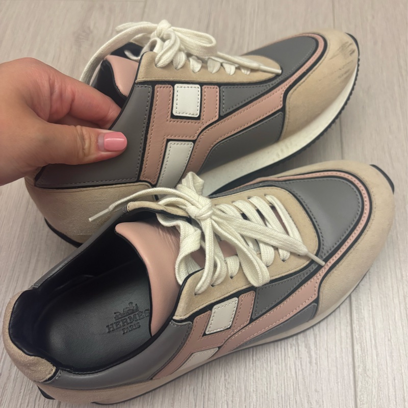 現貨商品 二手商品 Hermes 日本專櫃購入 正貨商品 經典灰粉色運動休閒鞋-24