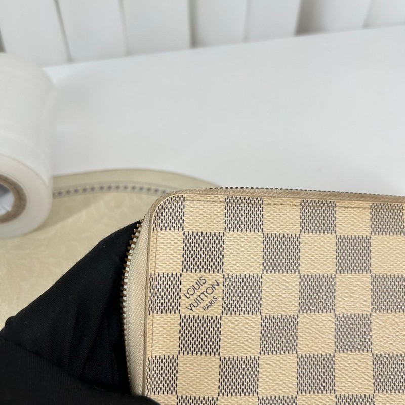Lv路易威登 经典白色棋盘格长款拉链
钱包 手拿包 内里卡槽丰富 耐用耐造-8