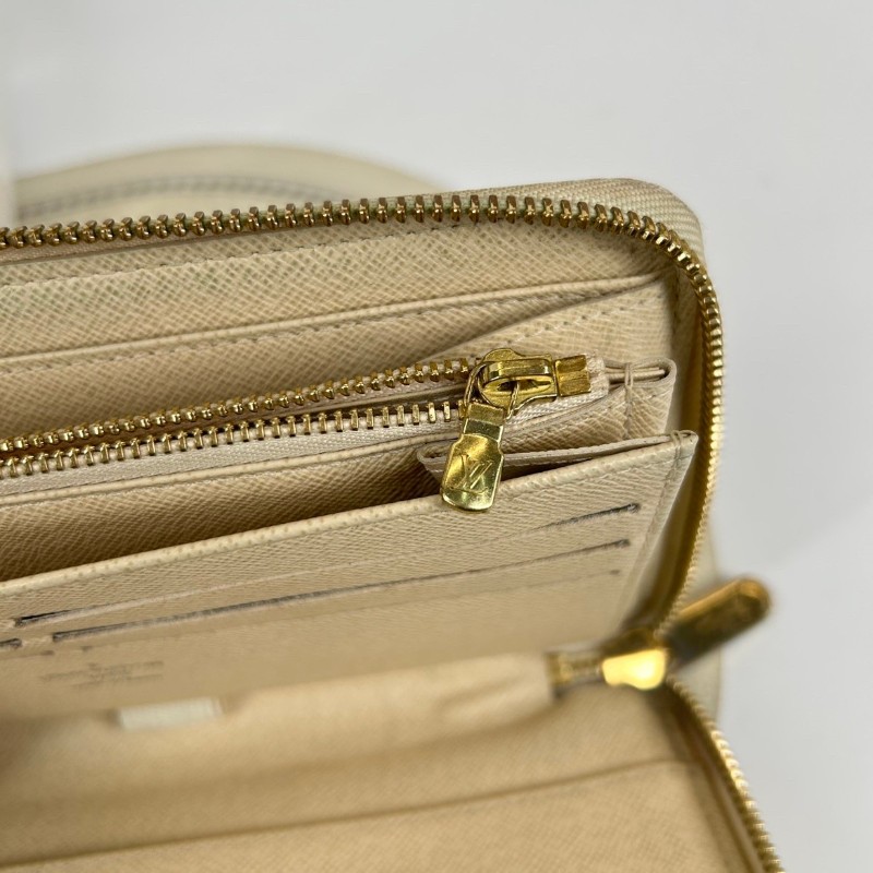 Lv路易威登 经典白色棋盘格长款拉链
钱包 手拿包 内里卡槽丰富 耐用耐造-17