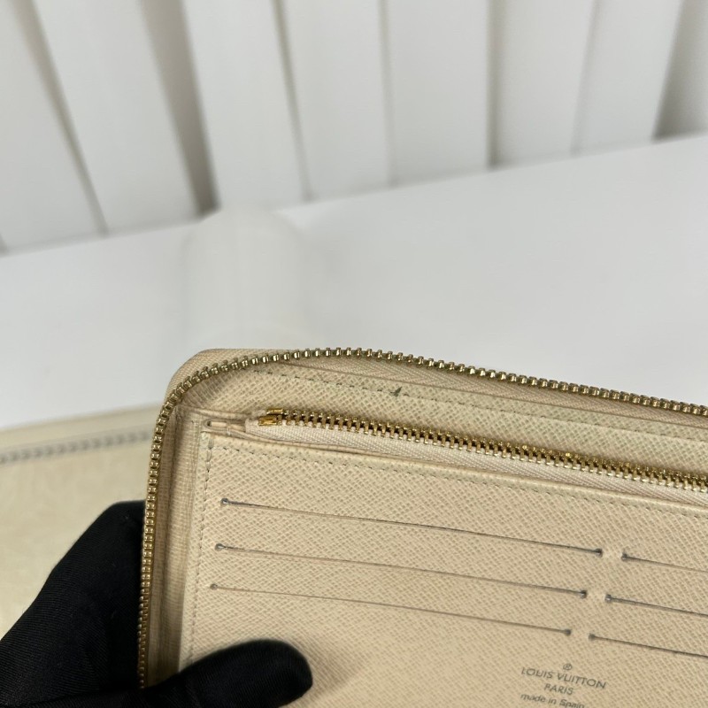 Lv路易威登 经典白色棋盘格长款拉链
钱包 手拿包 内里卡槽丰富 耐用耐造-18