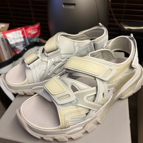 ｛年前限時清衣櫥啦！｝Balenciaga 巴黎世家 頂級涼鞋 46號黃金尺寸