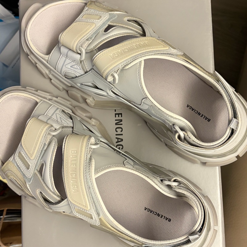 ｛年前限時清衣櫥啦！｝Balenciaga 巴黎世家 頂級涼鞋 46號黃金尺寸-1