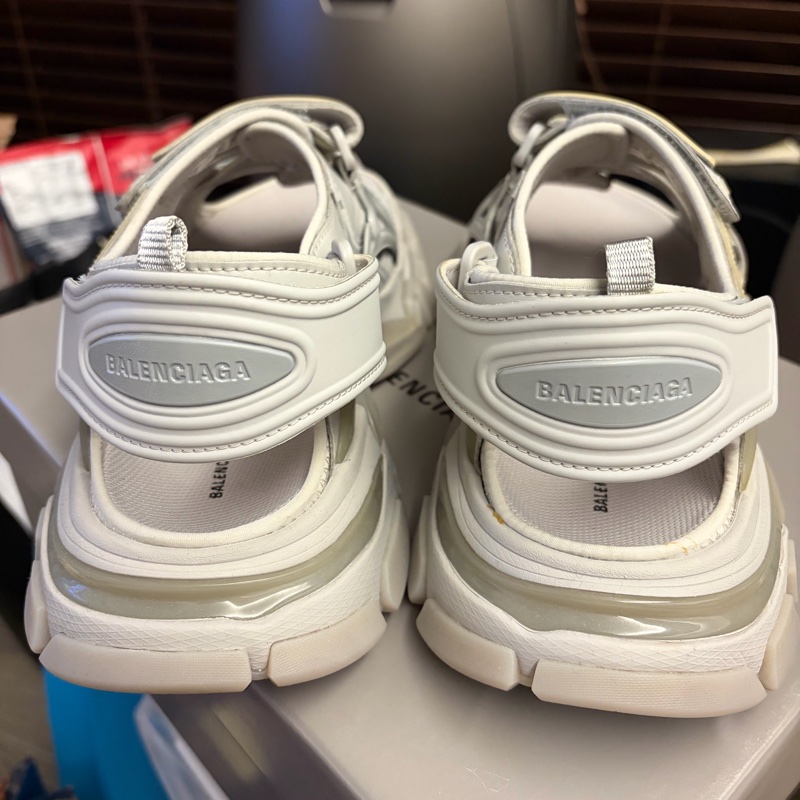 ｛年前限時清衣櫥啦！｝Balenciaga 巴黎世家 頂級涼鞋 46號黃金尺寸-3