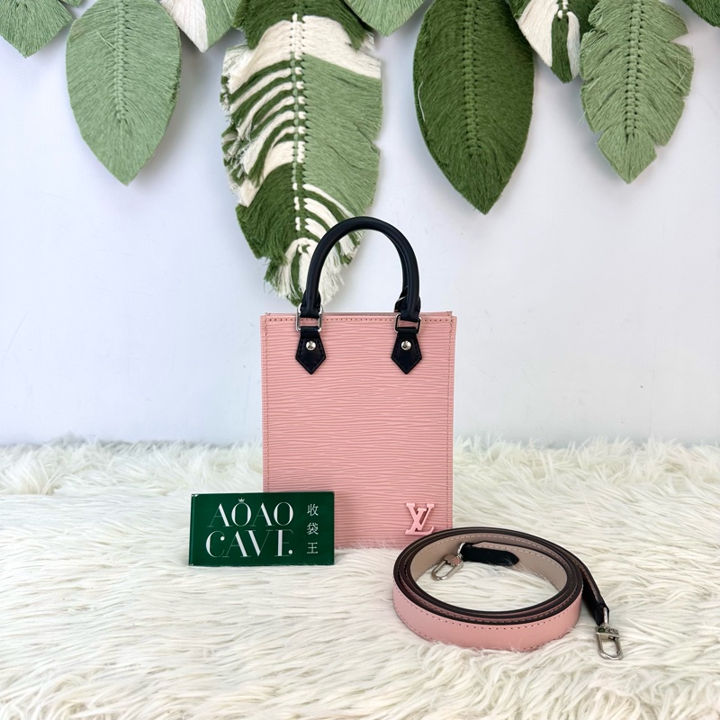 LV Petit Sac Plat 水波紋粉色琴譜包-0