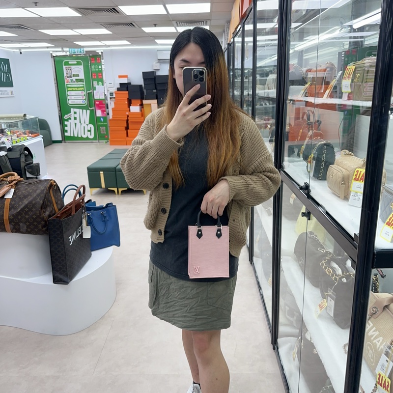 LV Petit Sac Plat 水波紋粉色琴譜包-1