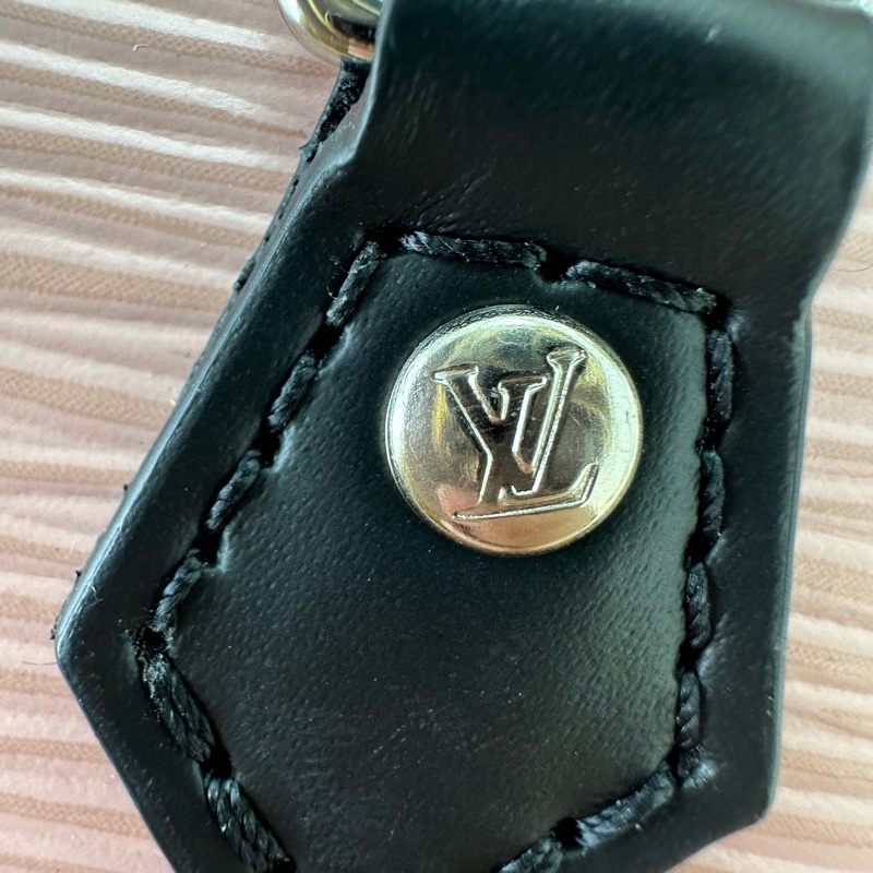 LV Petit Sac Plat 水波紋粉色琴譜包-12