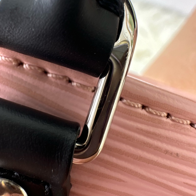 LV Petit Sac Plat 水波紋粉色琴譜包-14