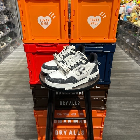 Lv trainer 黑白魔術貼Eu36.5