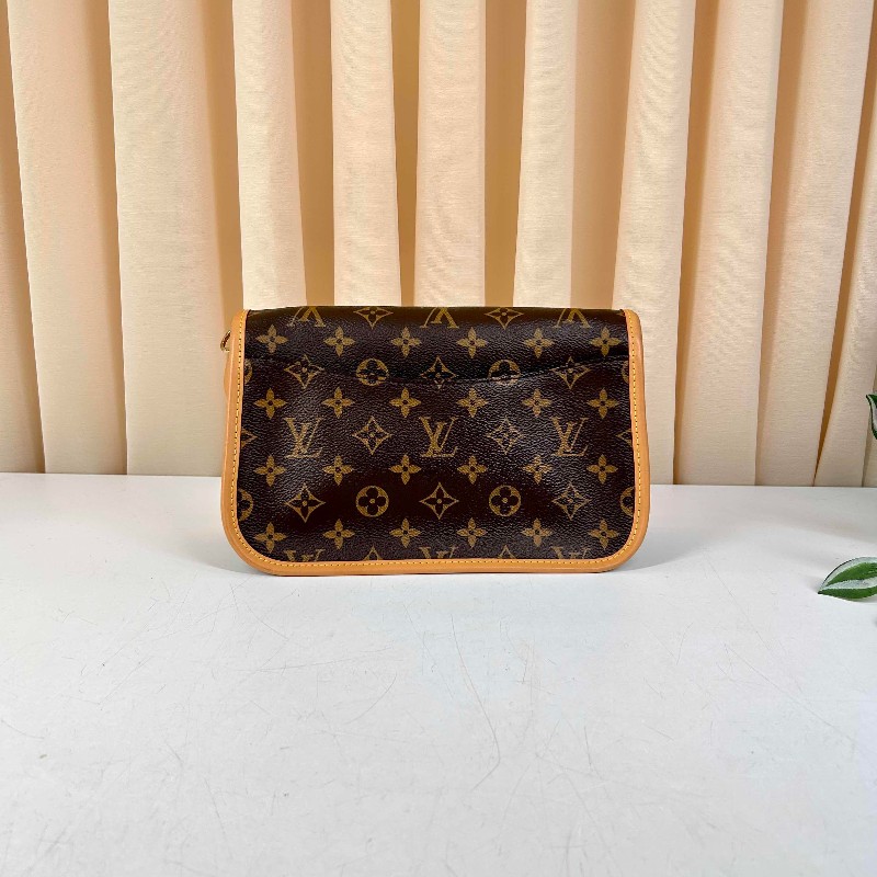 LV 路易威登經典老花法棍  芯片款，顯氣質實用又耐看，火爆王，兩條肩帶隨意切換-10