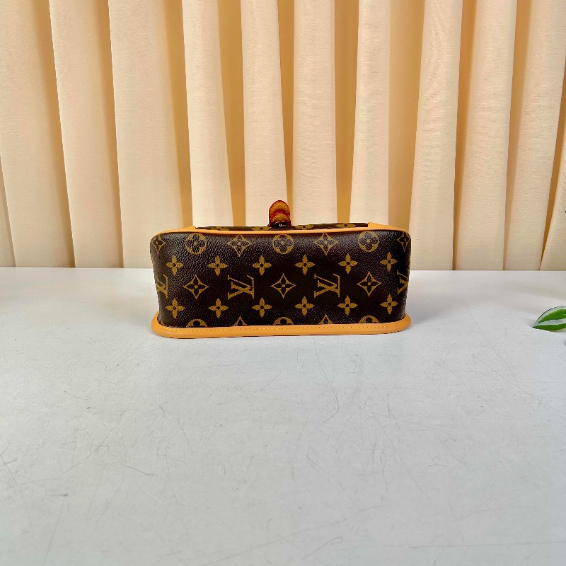 LV 路易威登經典老花法棍  芯片款，顯氣質實用又耐看，火爆王，兩條肩帶隨意切換-14