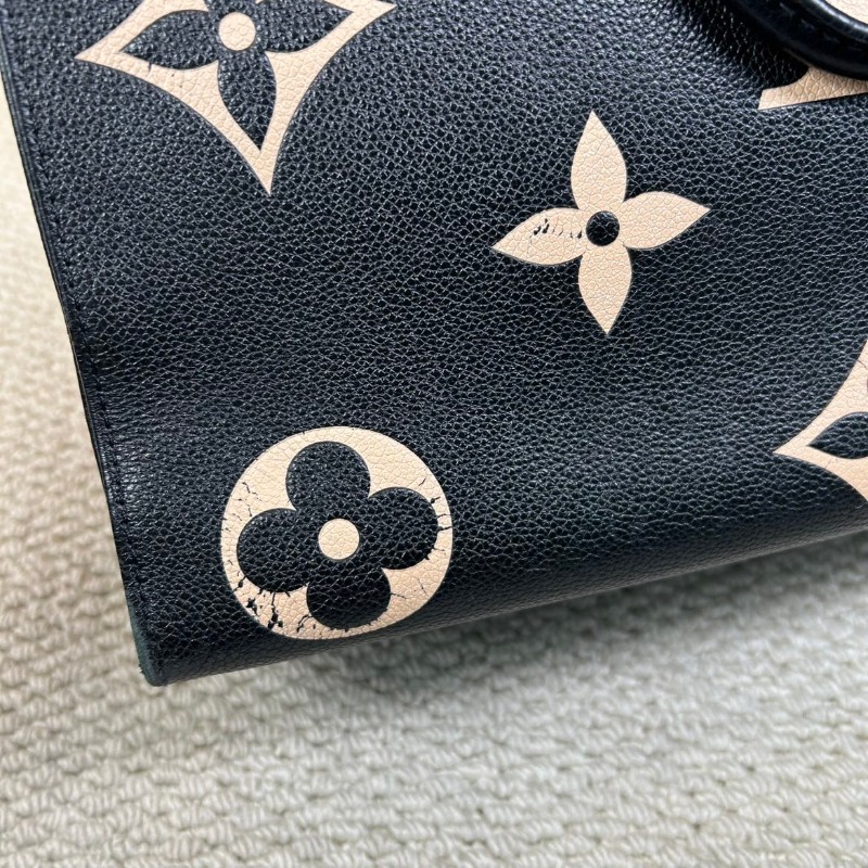 LV路易威登 Onthego 黑白老花托特包 經典老花壓紋 黑色配色 牛皮材質 金色五金 手提斜挎兩用 容量大 日常通勤、逛街都很實用 百搭不挑人-19