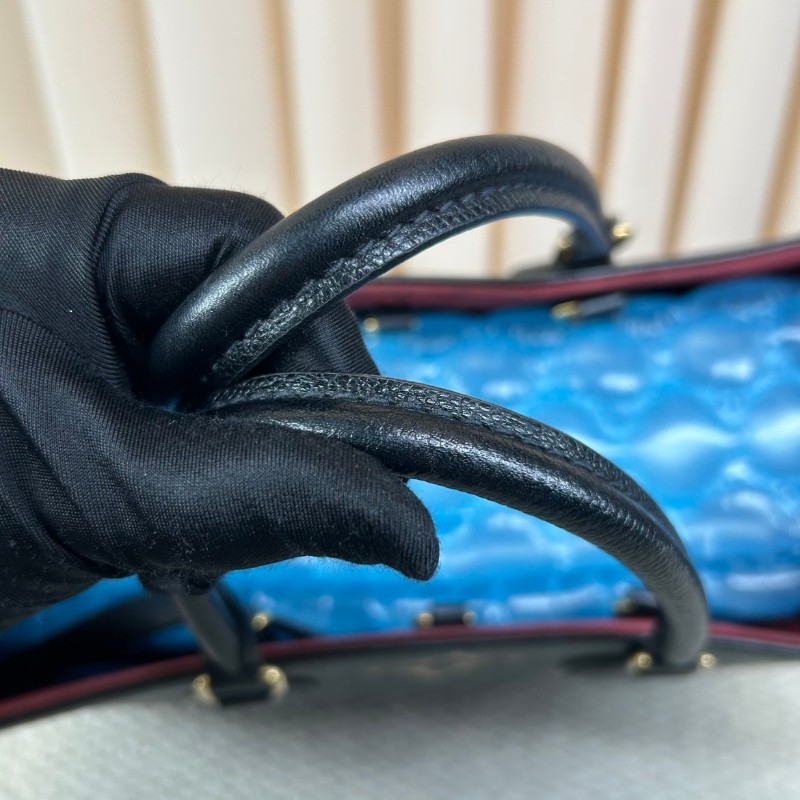 LV路易威登 Onthego 黑白老花托特包 經典老花壓紋 黑色配色 牛皮材質 金色五金 手提斜挎兩用 容量大 日常通勤、逛街都很實用 百搭不挑人-23