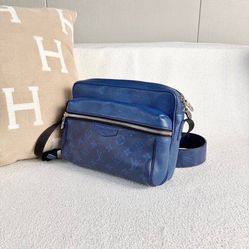 LV Outdoor郵差斜背包深藍色銀扣 25*20*6 98新配件塵袋-3