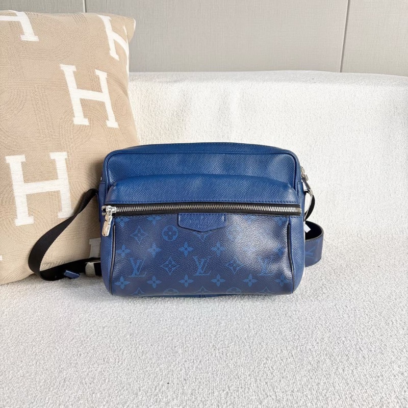 LV Outdoor郵差斜背包深藍色銀扣 25*20*6 98新配件塵袋-5