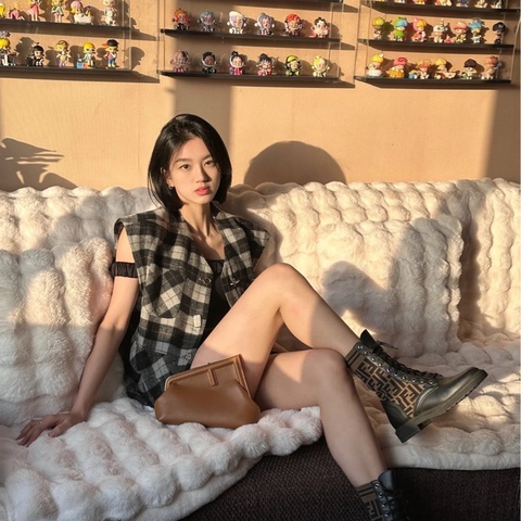 港現🇭🇰 Fendi 👩‍🦰 滿Logo FF 靴 37