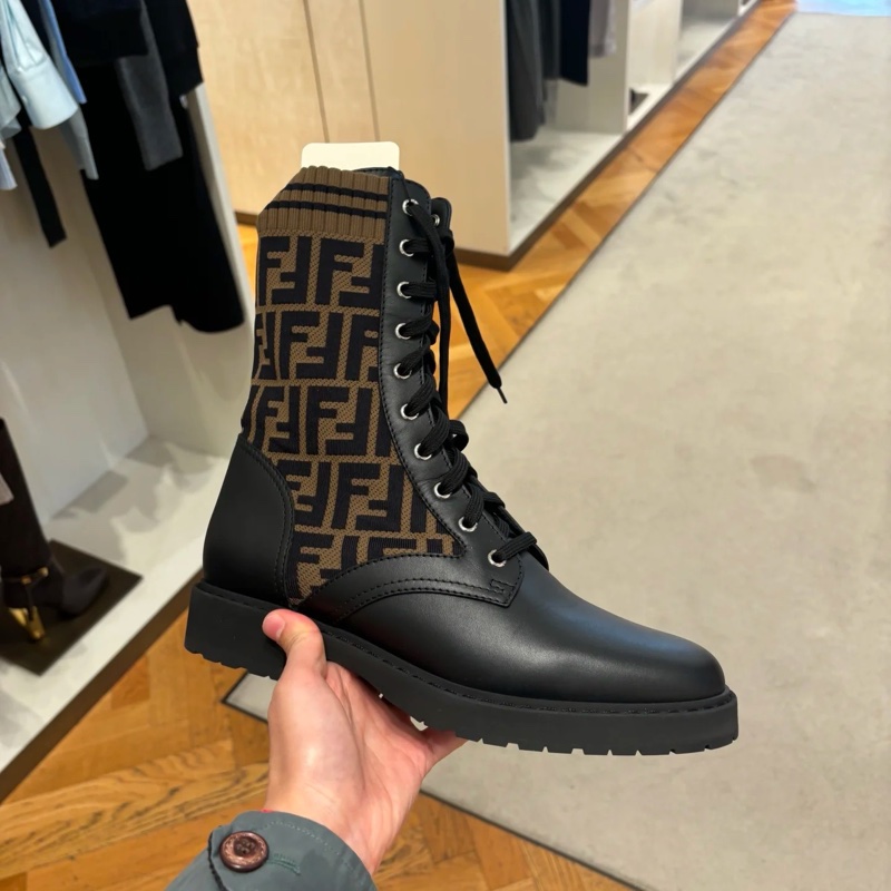 港現🇭🇰 Fendi 👩‍🦰 滿Logo FF 靴 37-2