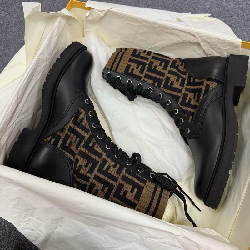 港現🇭🇰 Fendi 👩‍🦰 滿Logo FF 靴 37-3